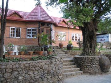 Mountain Top Hotel Kyaikto Bagian luar foto